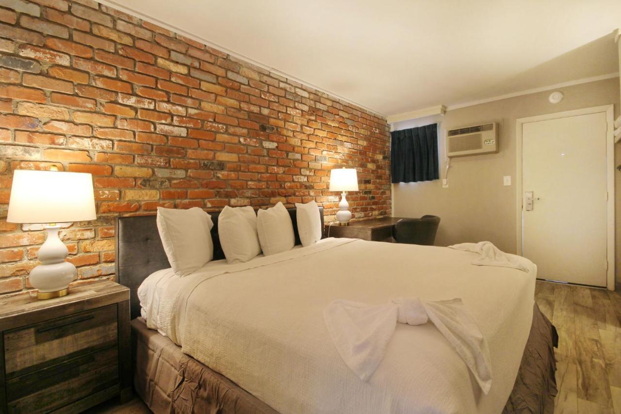 Waikiki Village Hotel 3*