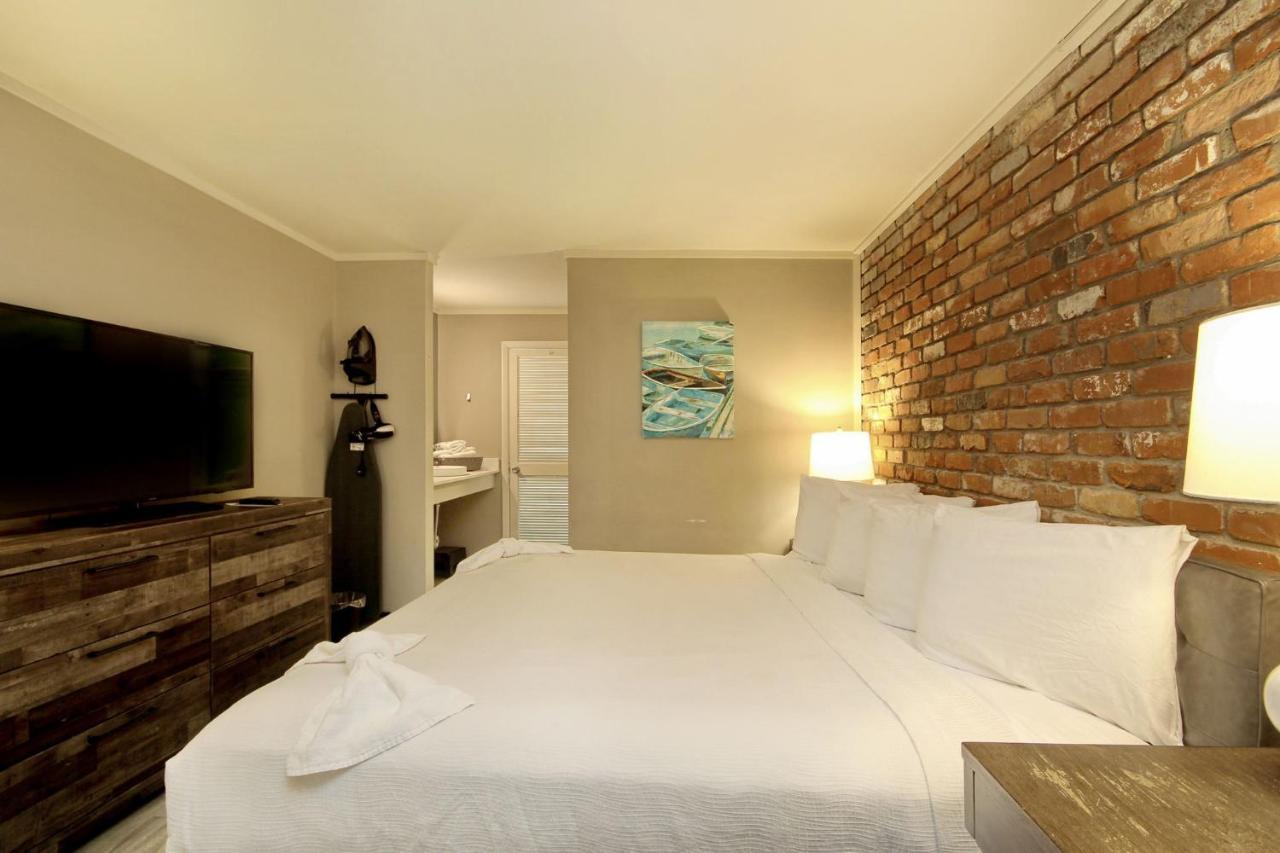 Waikiki Village Hotel 3*