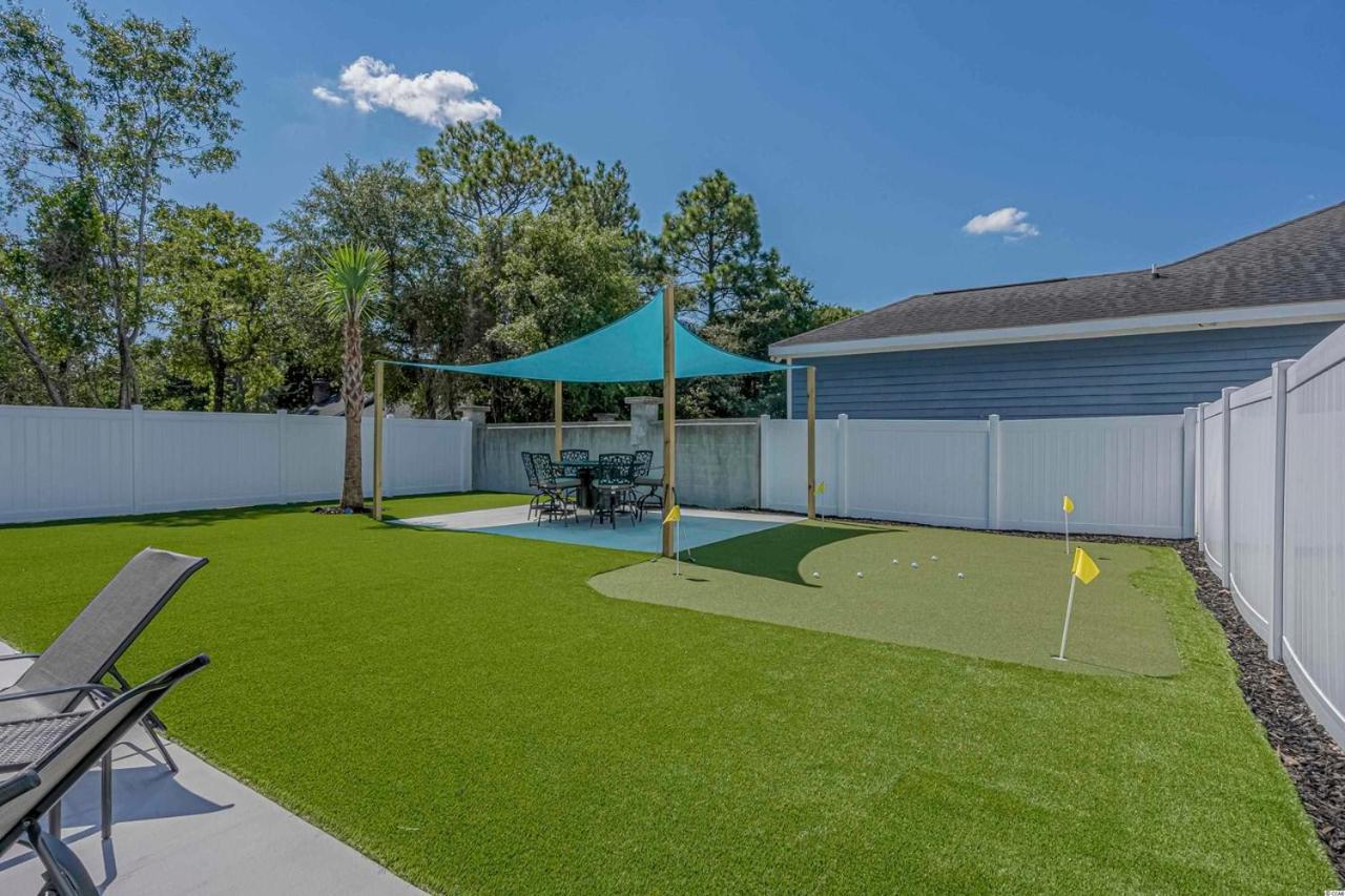 Immaculate With Putting And Private Pool! Pet Friendly 6 Bedroom- 4 Bath Duplex A&b Holiday home