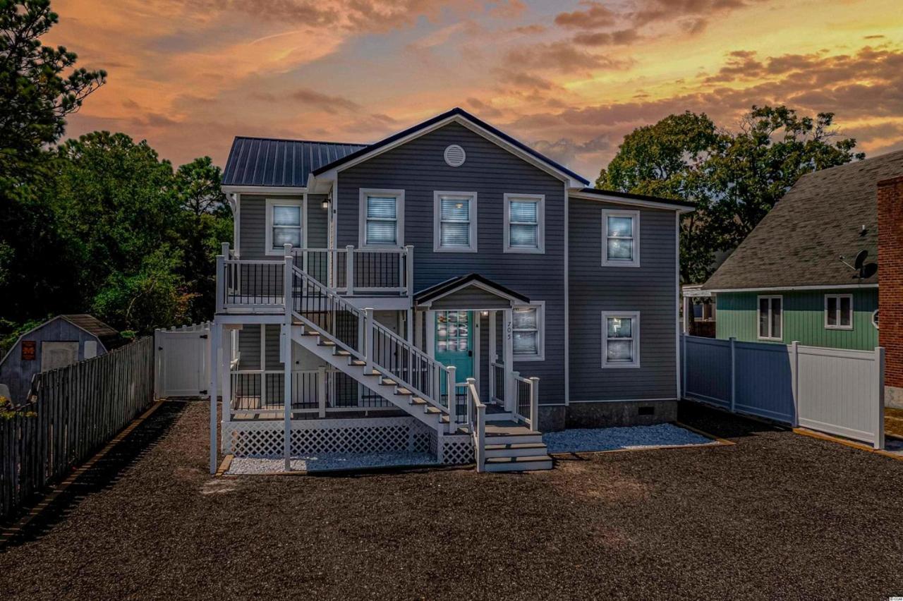 Holiday home Immaculate With Putting And Private Pool! Pet Friendly 6 Bedroom- 4 Bath Duplex A&b