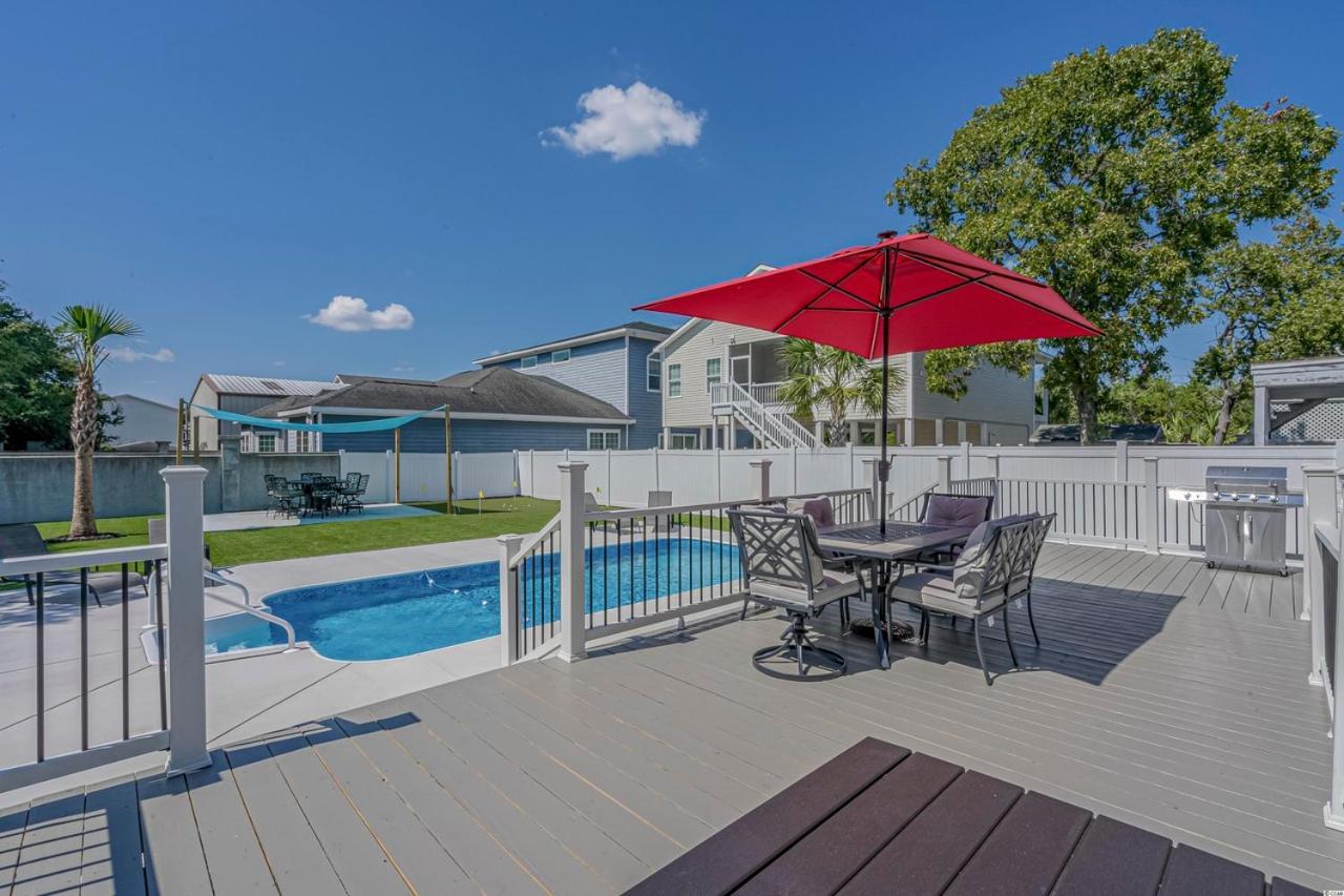 Immaculate With Putting And Private Pool! Pet Friendly 6 Bedroom- 4 Bath Duplex A&b Holiday home