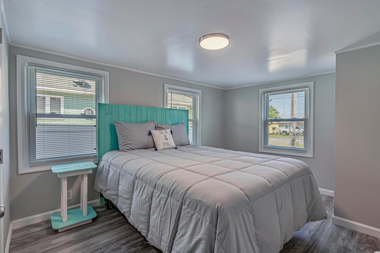 Immaculate With Putting And Private Pool! Pet Friendly 6 Bedroom- 4 Bath Duplex A&b *