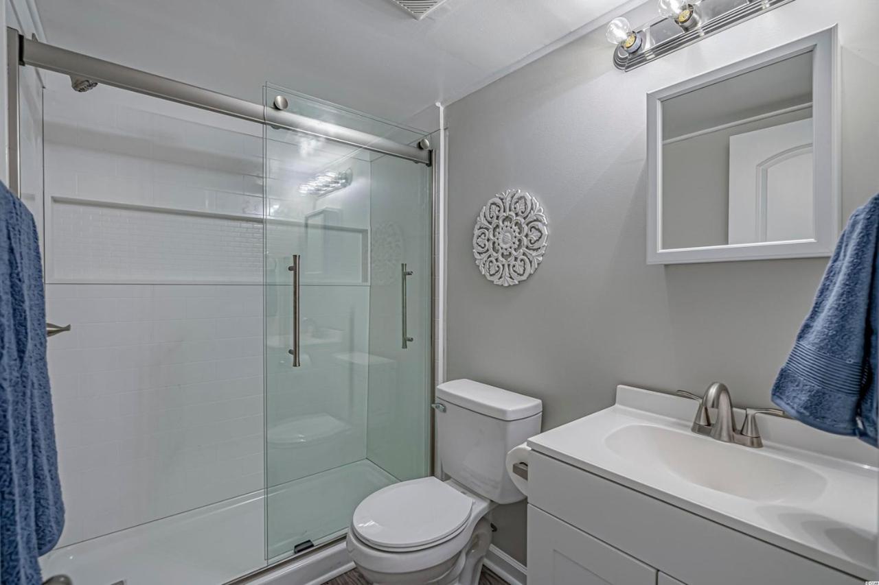 Holiday home Immaculate With Putting And Private Pool! Pet Friendly 6 Bedroom- 4 Bath Duplex A&b