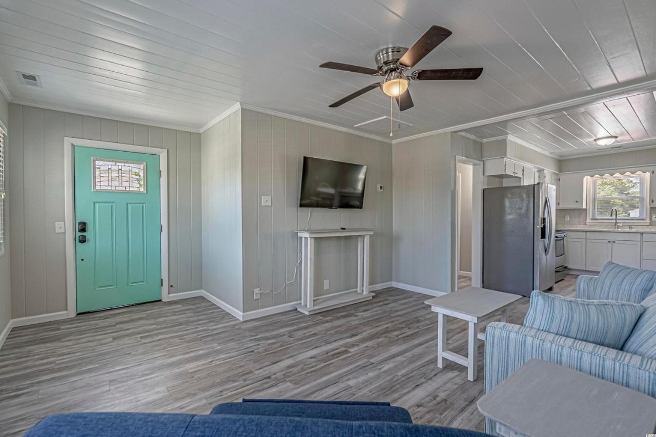 Tranquil Greens: Pet-friendly With Putting And Pool