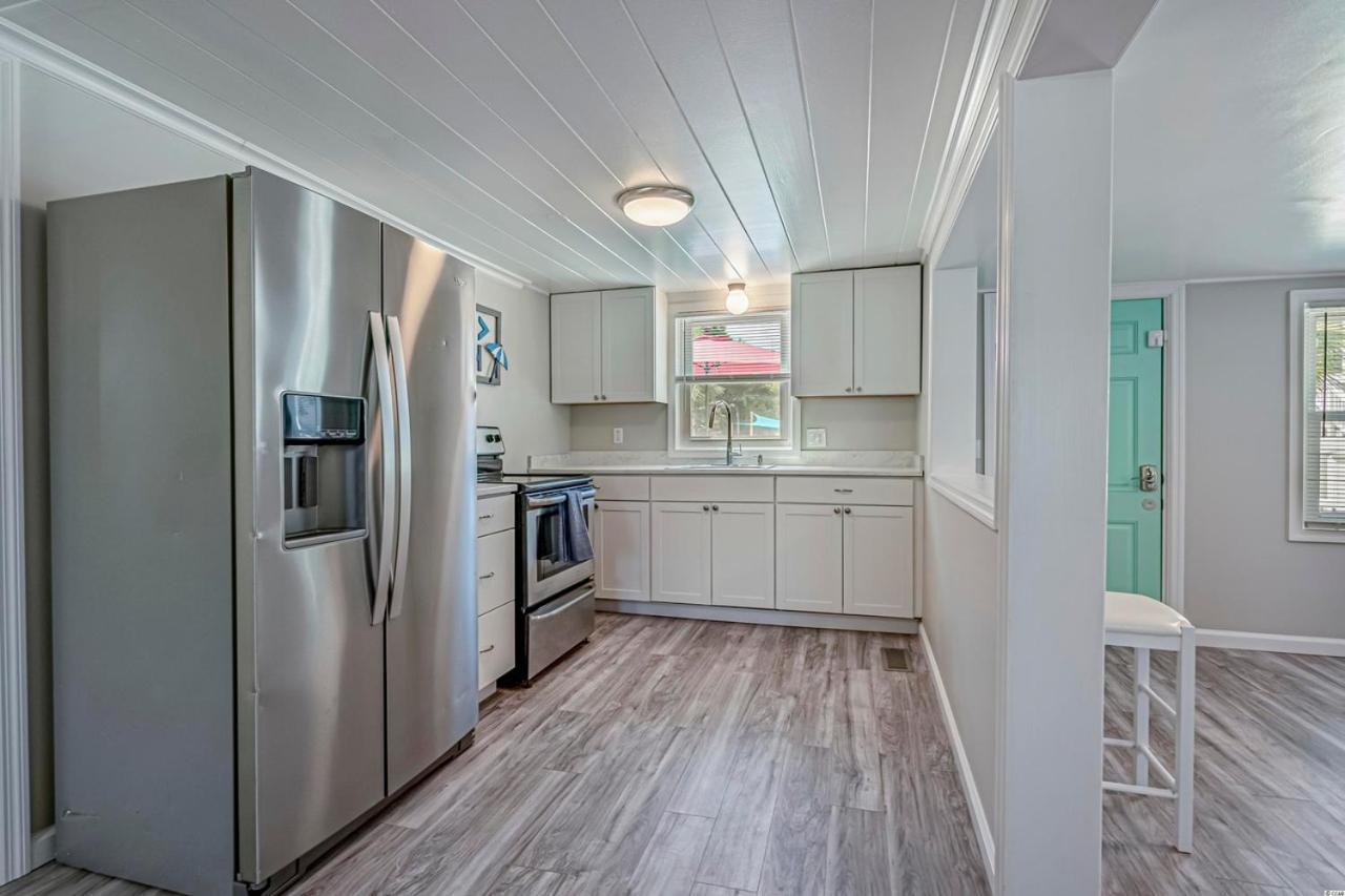 Immaculate With Putting And Private Pool! Pet Friendly 6 Bedroom- 4 Bath Duplex A&b Holiday home