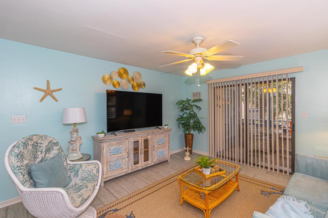 Holiday home Hidden Gem Beautifully Appointed 2br 2ba With 3 Patios Near Beach! Myrtle Beach