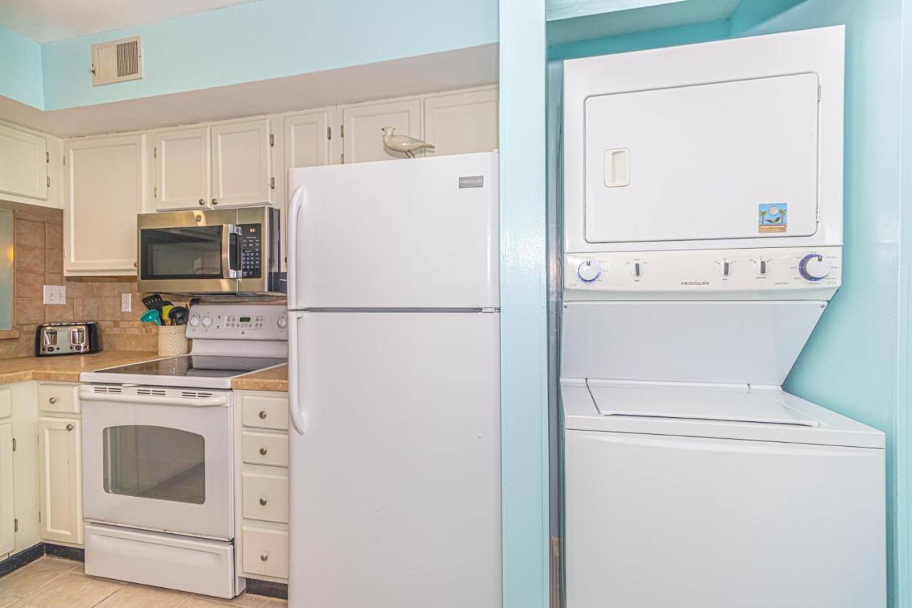 Holiday home Hidden Gem Beautifully Appointed 2br 2ba With 3 Patios Near Beach! *