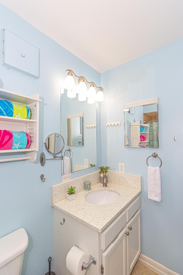Holiday home Hidden Gem Beautifully Appointed 2br 2ba With 3 Patios Near Beach! Myrtle Beach