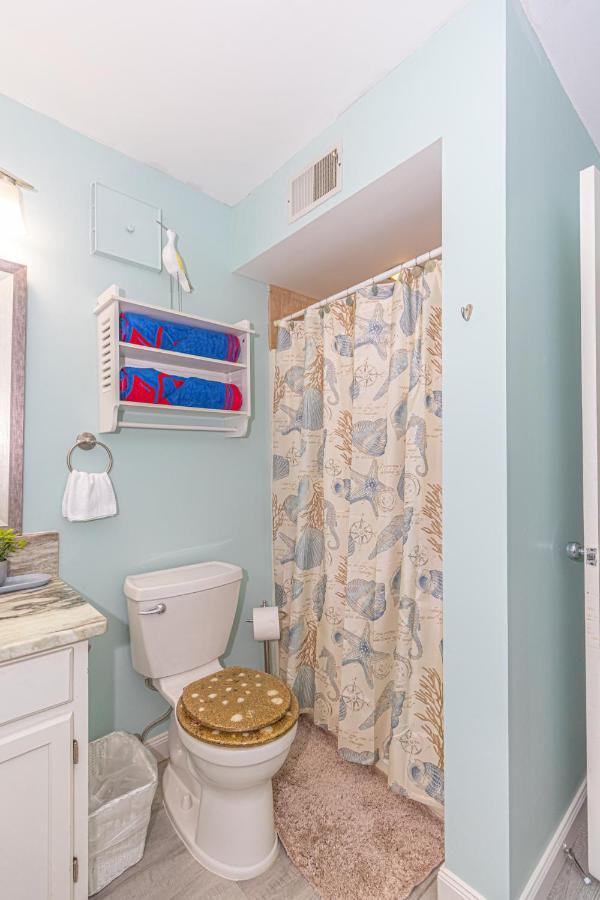 Holiday home Hidden Gem Beautifully Appointed 2br 2ba With 3 Patios Near Beach! Myrtle Beach