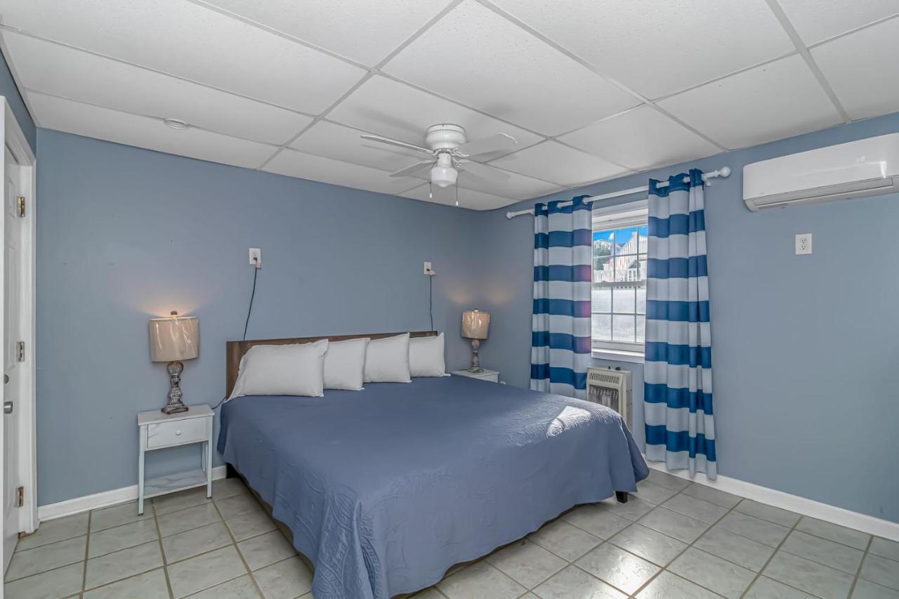 Holiday home Pet Friendly Beach House! Private Dock On Channel! Private Pool! 5 Bedroom - 3 Bath! Myrtle Beach