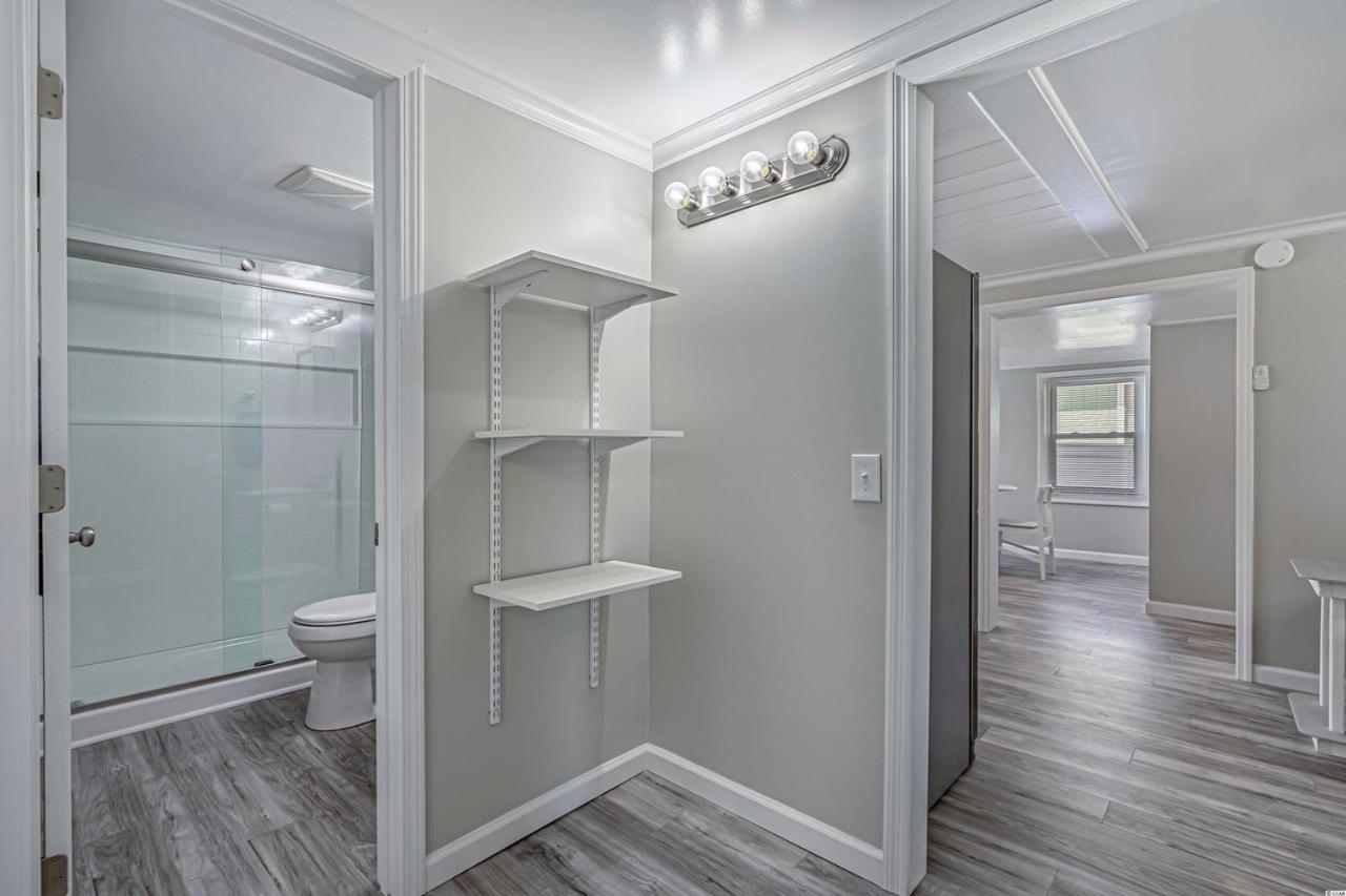 Immaculate With Putting And Private Pool! Pet Friendly 6 Bedroom- 4 Bath Duplex A&b