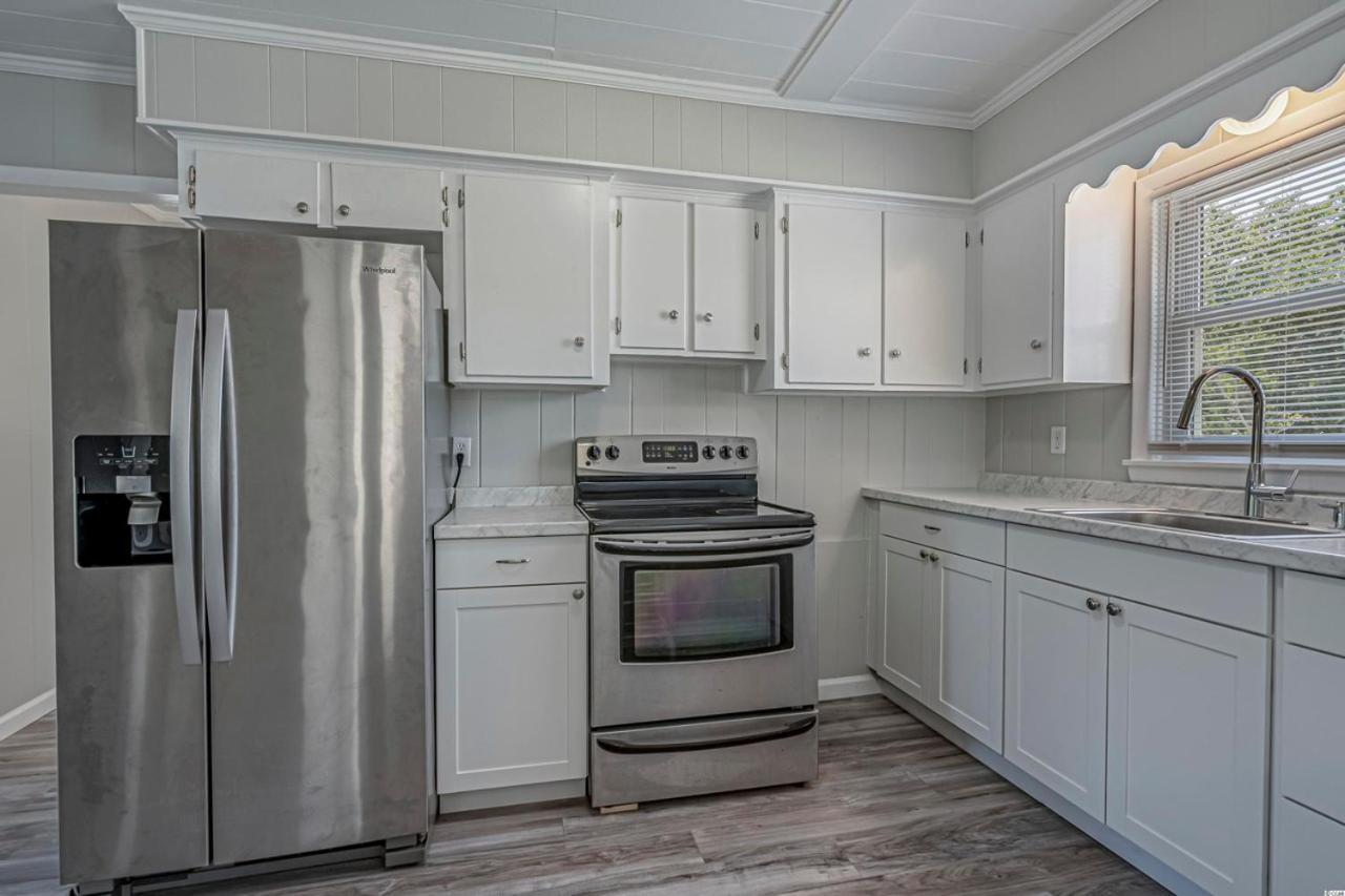Immaculate With Putting And Private Pool! Pet Friendly 6 Bedroom- 4 Bath Duplex A&b * Myrtle Beach