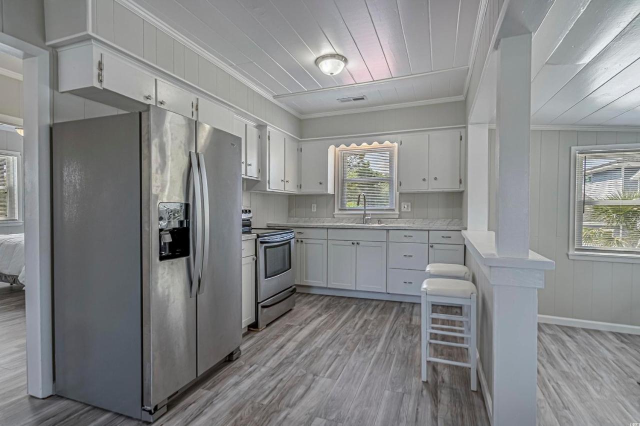 Immaculate With Putting And Private Pool! Pet Friendly 6 Bedroom- 4 Bath Duplex A&b *