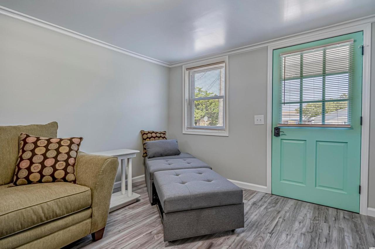 Immaculate With Putting And Private Pool! Pet Friendly 6 Bedroom- 4 Bath Duplex A&b *