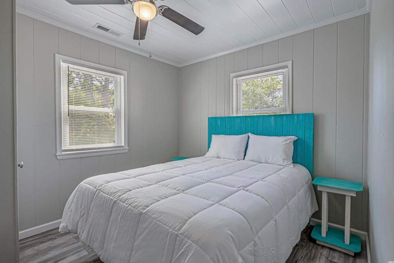 Immaculate With Putting And Private Pool! Pet Friendly 6 Bedroom- 4 Bath Duplex A&b *