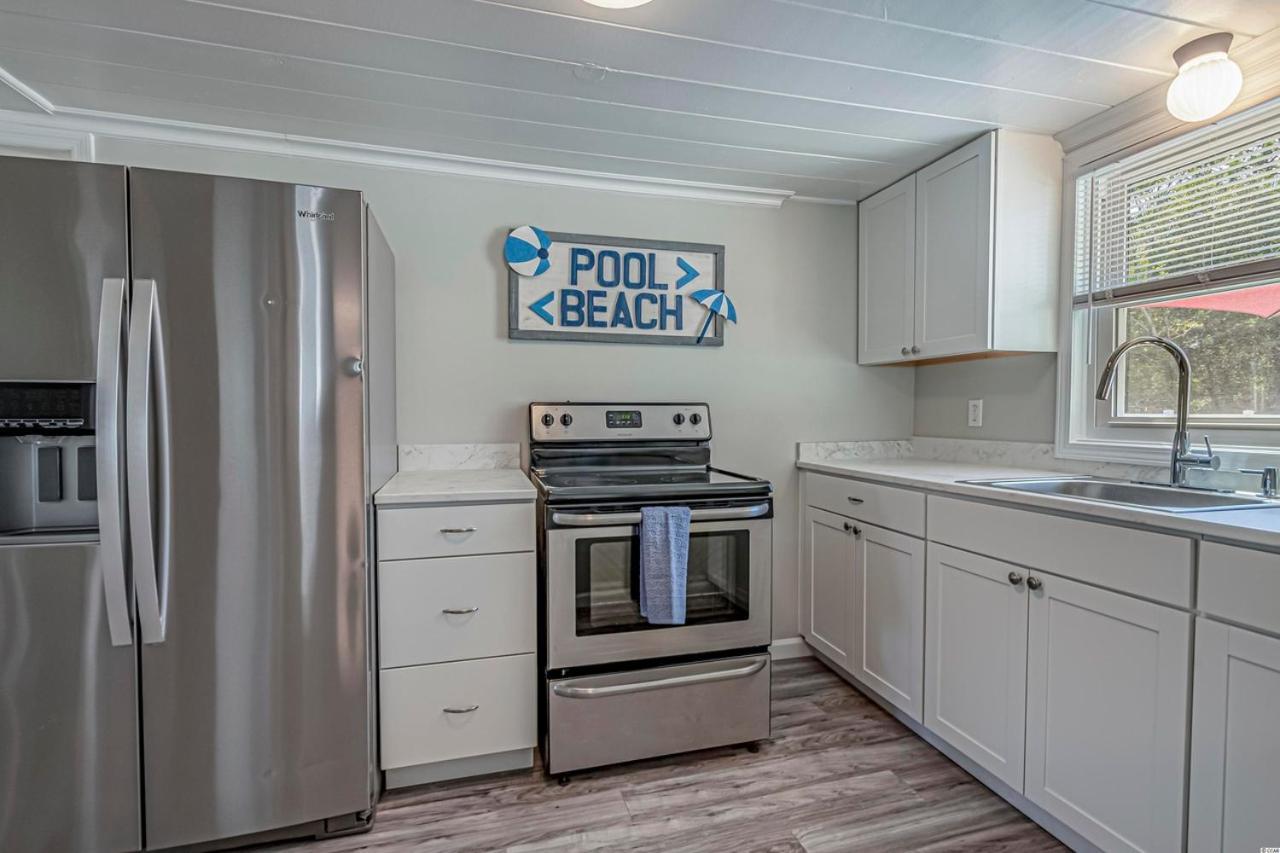 Immaculate With Putting And Private Pool! Pet Friendly 6 Bedroom- 4 Bath Duplex A&b *