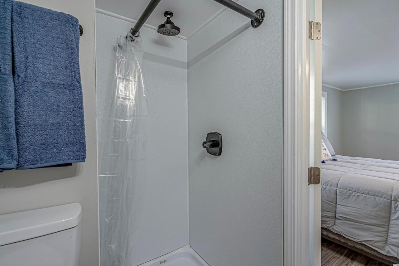 Holiday home Immaculate With Putting And Private Pool! Pet Friendly 6 Bedroom- 4 Bath Duplex A&b