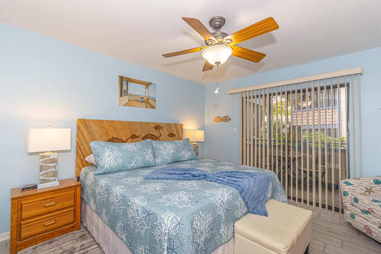 Hidden Gem Beautifully Appointed 2br 2ba With 3 Patios Near Beach!