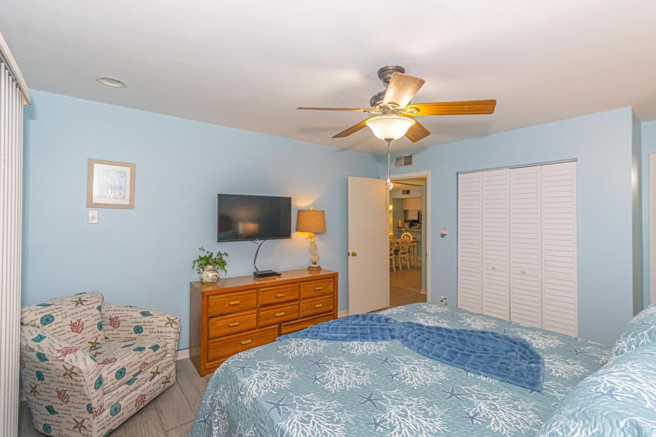 Hidden Gem Beautifully Appointed 2br 2ba With 3 Patios Near Beach! *