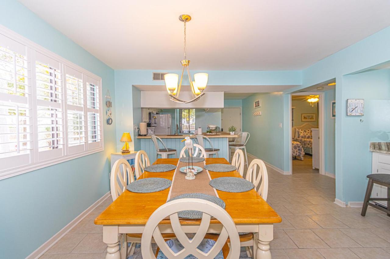 Hidden Gem Beautifully Appointed 2br 2ba With 3 Patios Near Beach!