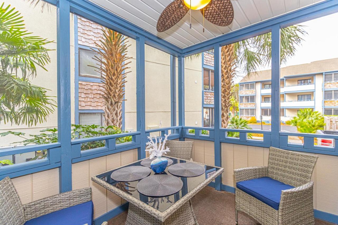 Hidden Gem Beautifully Appointed 2br 2ba With 3 Patios Near Beach! Holiday home