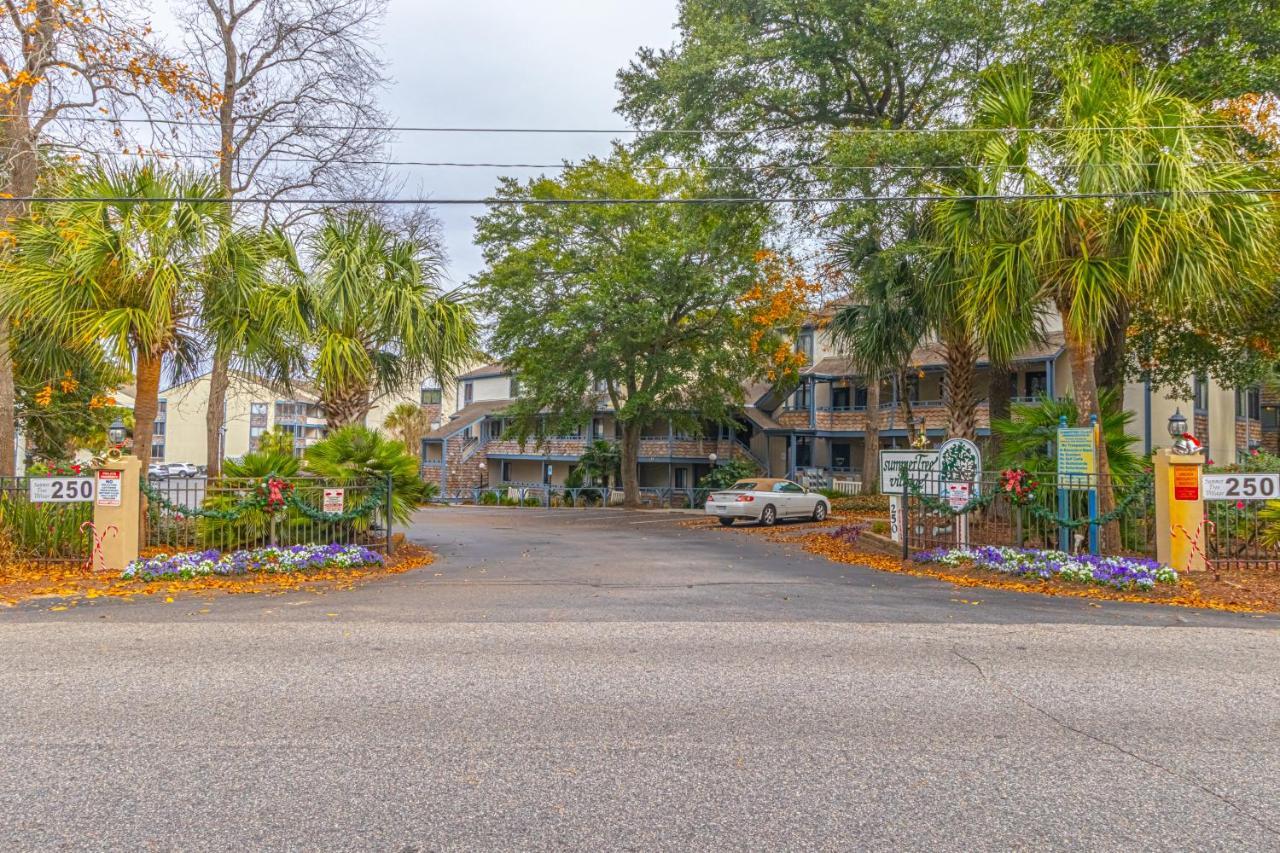 Holiday home Hidden Gem Beautifully Appointed 2br 2ba With 3 Patios Near Beach! *