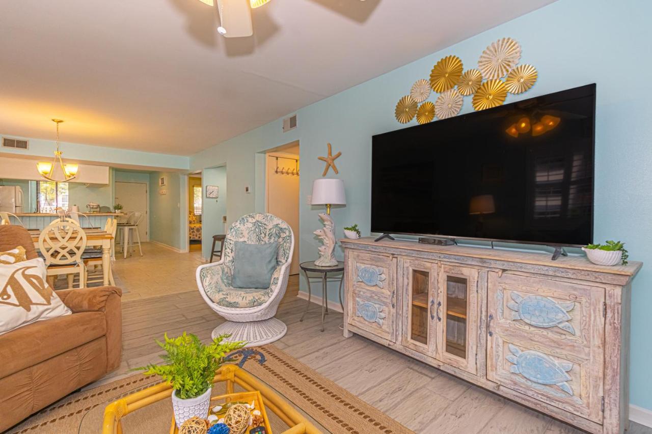 Hidden Gem Beautifully Appointed 2br 2ba With 3 Patios Near Beach!