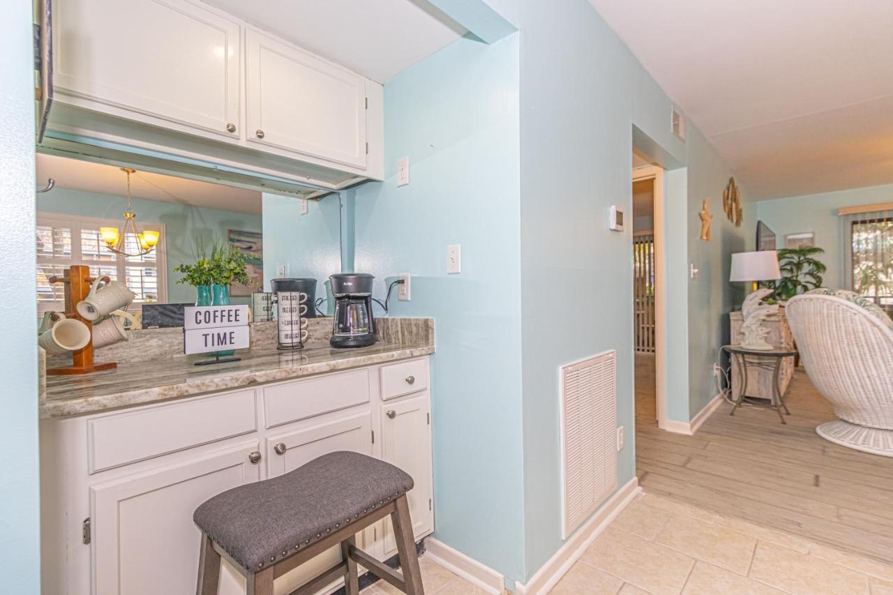 Hidden Gem Beautifully Appointed 2br 2ba With 3 Patios Near Beach! Holiday home *