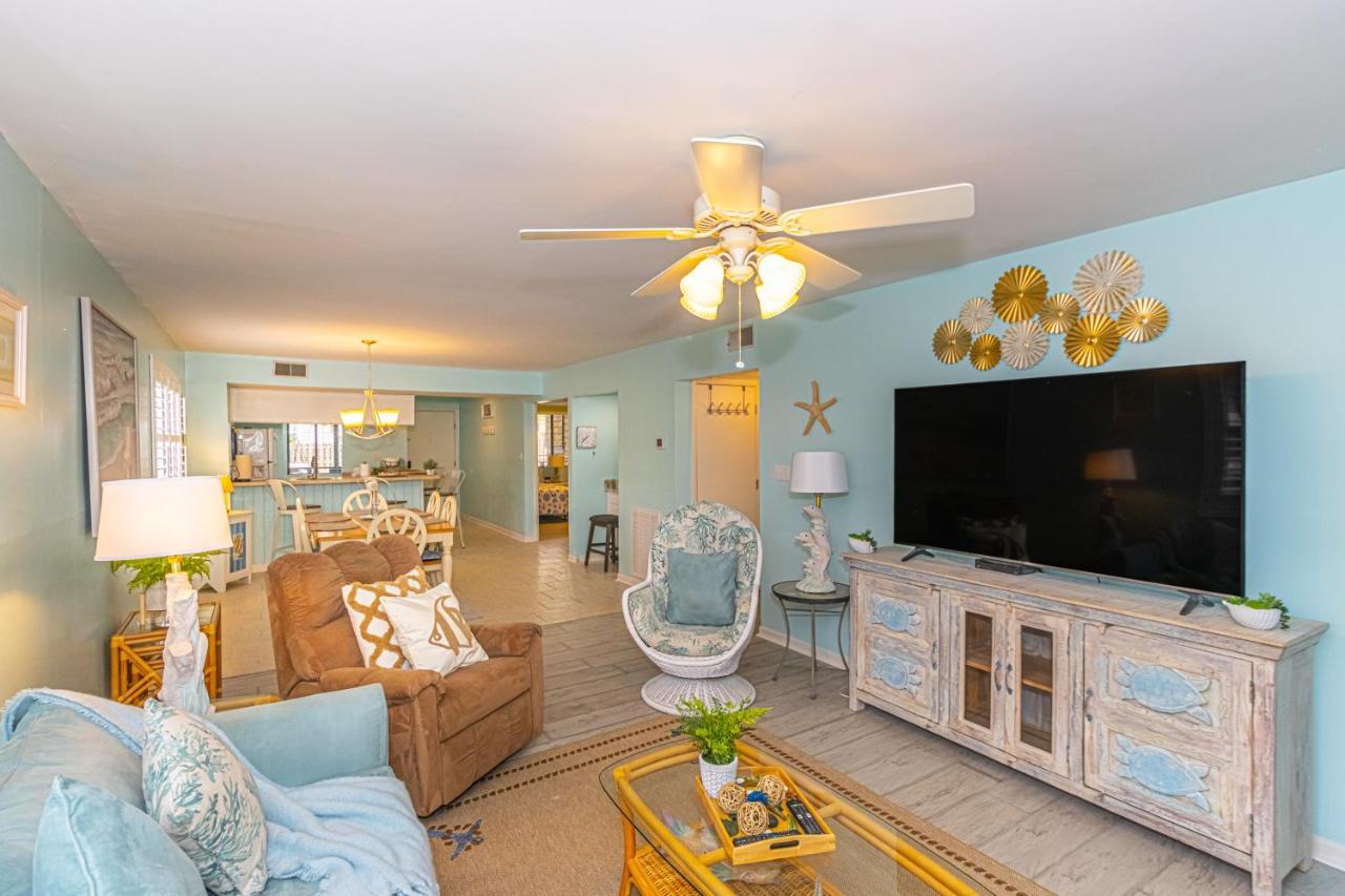 Hidden Gem Beautifully Appointed 2br 2ba With 3 Patios Near Beach! Holiday home