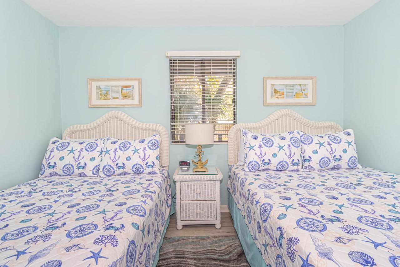 Hidden Gem Beautifully Appointed 2br 2ba With 3 Patios Near Beach! Holiday home *
