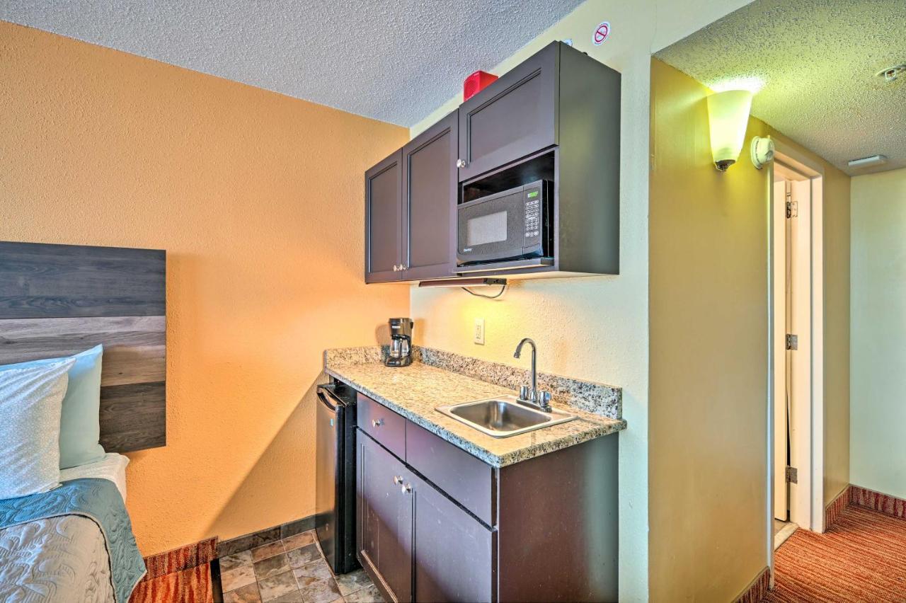Apartment Convenient Myrtle Studio With Balcony!