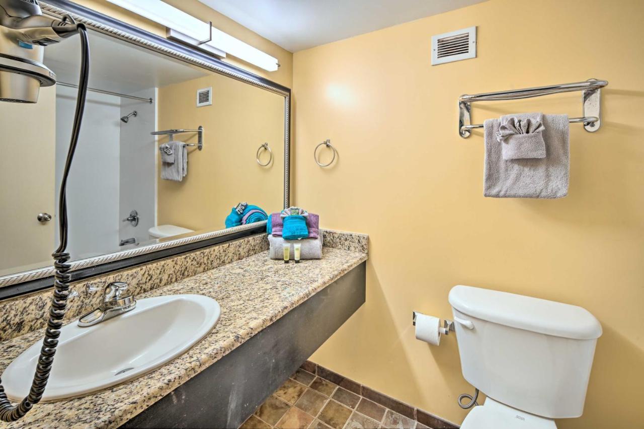 Convenient Myrtle Studio With Balcony!