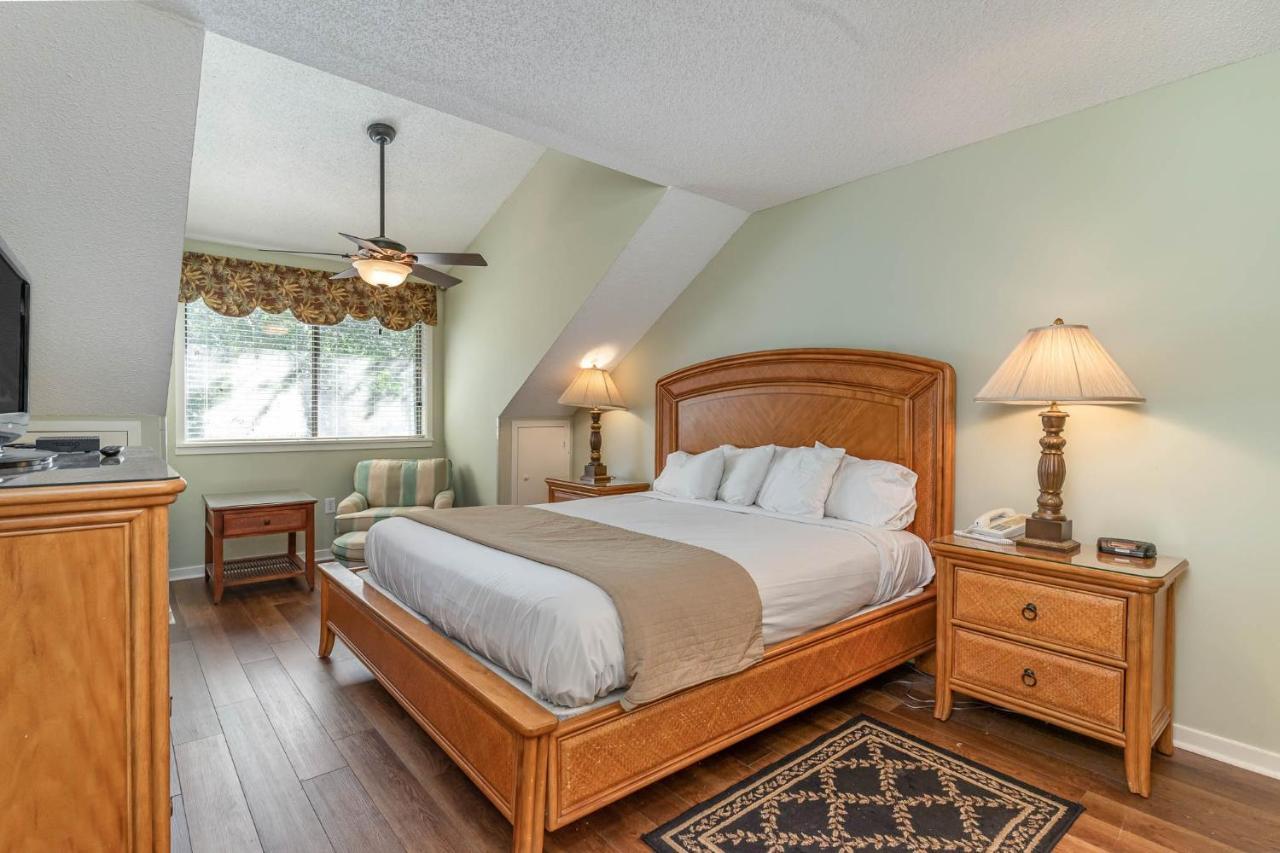 Updated 3 Bedroom, 3 Bathroom Villa, 13d Richmond Park