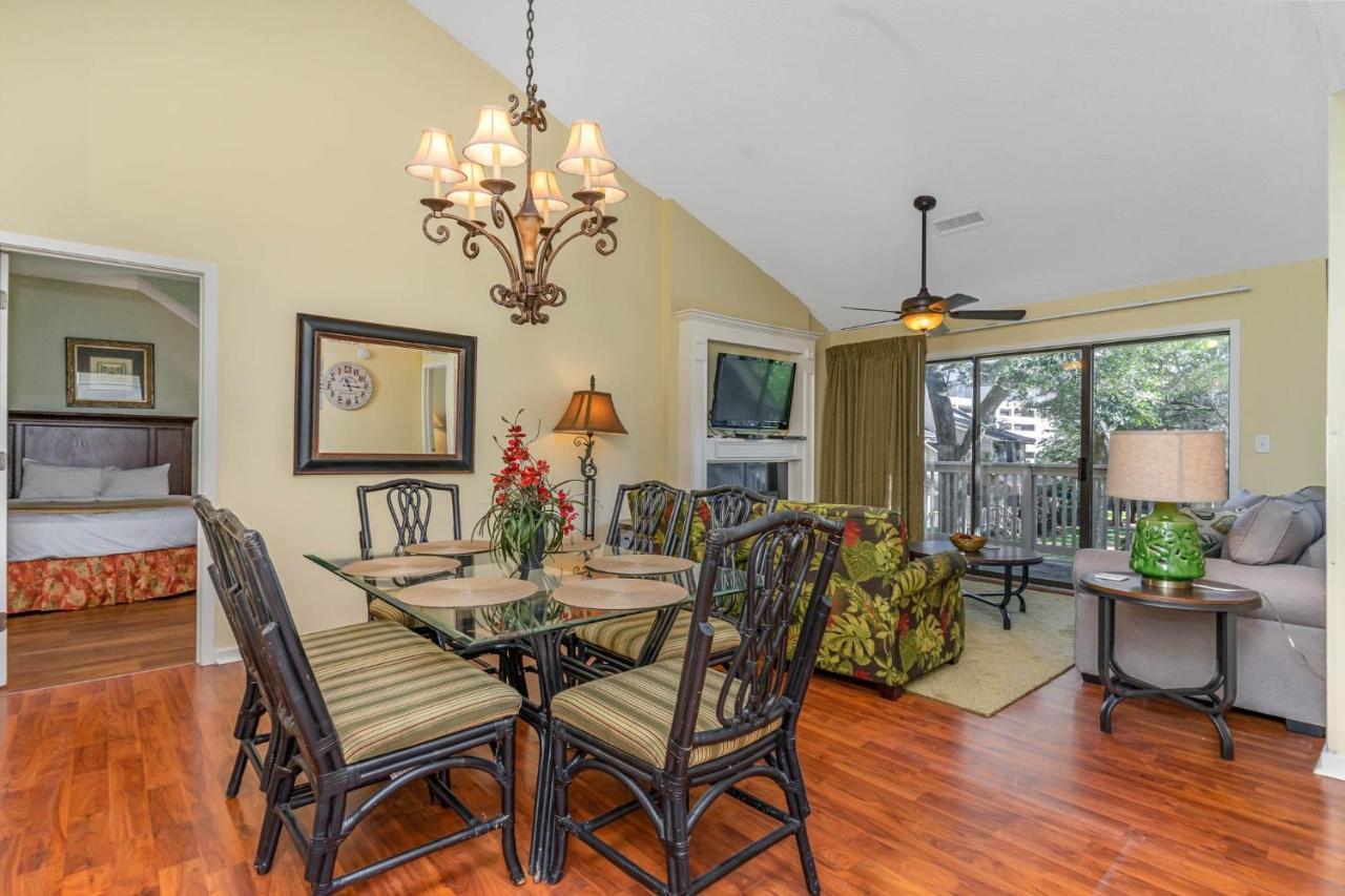 Updated 3 Bedroom, 3 Bathroom Villa, 13d Richmond Park