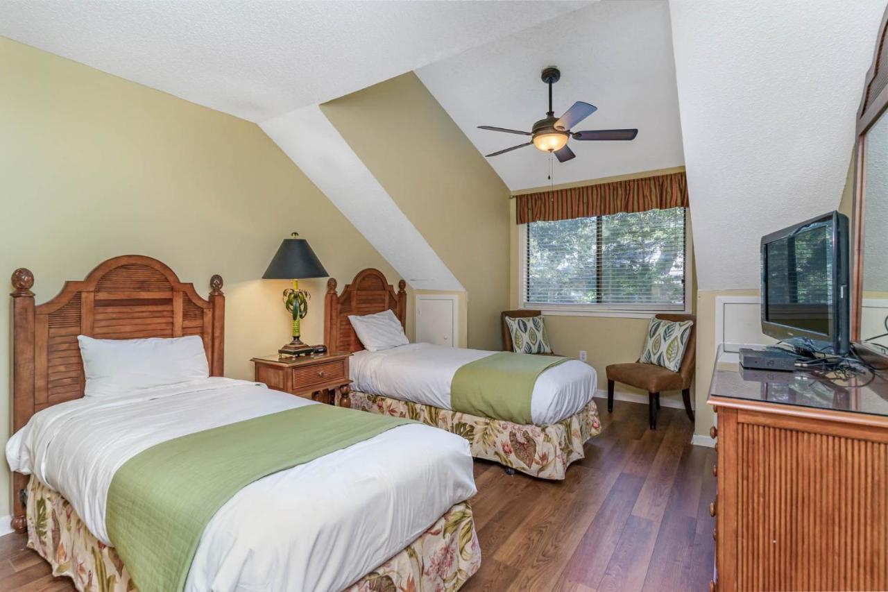 Updated 3 Bedroom, 3 Bathroom Villa, 13d Richmond Park