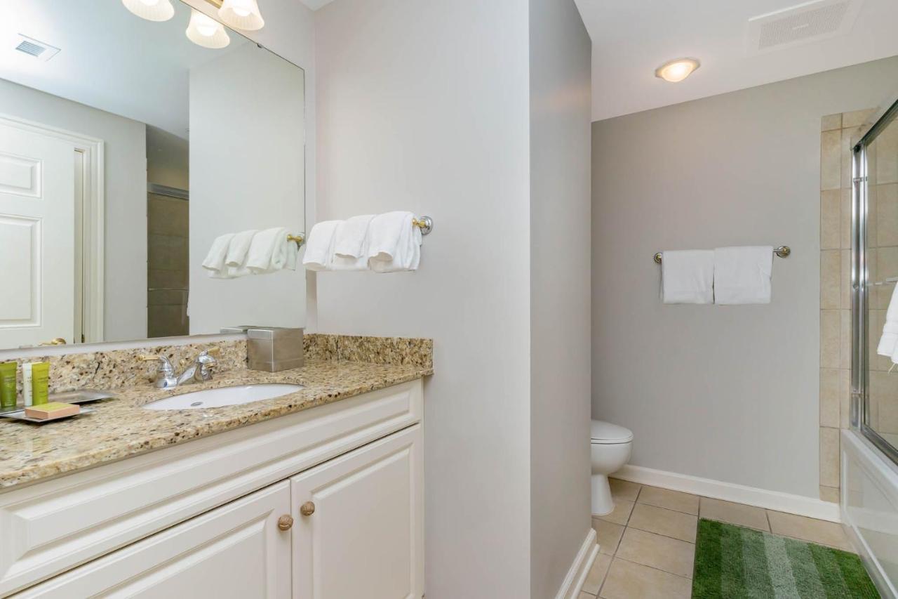 Apartment Splendid 3 Bedroom, 3 Bath - 408 Royale Palms *