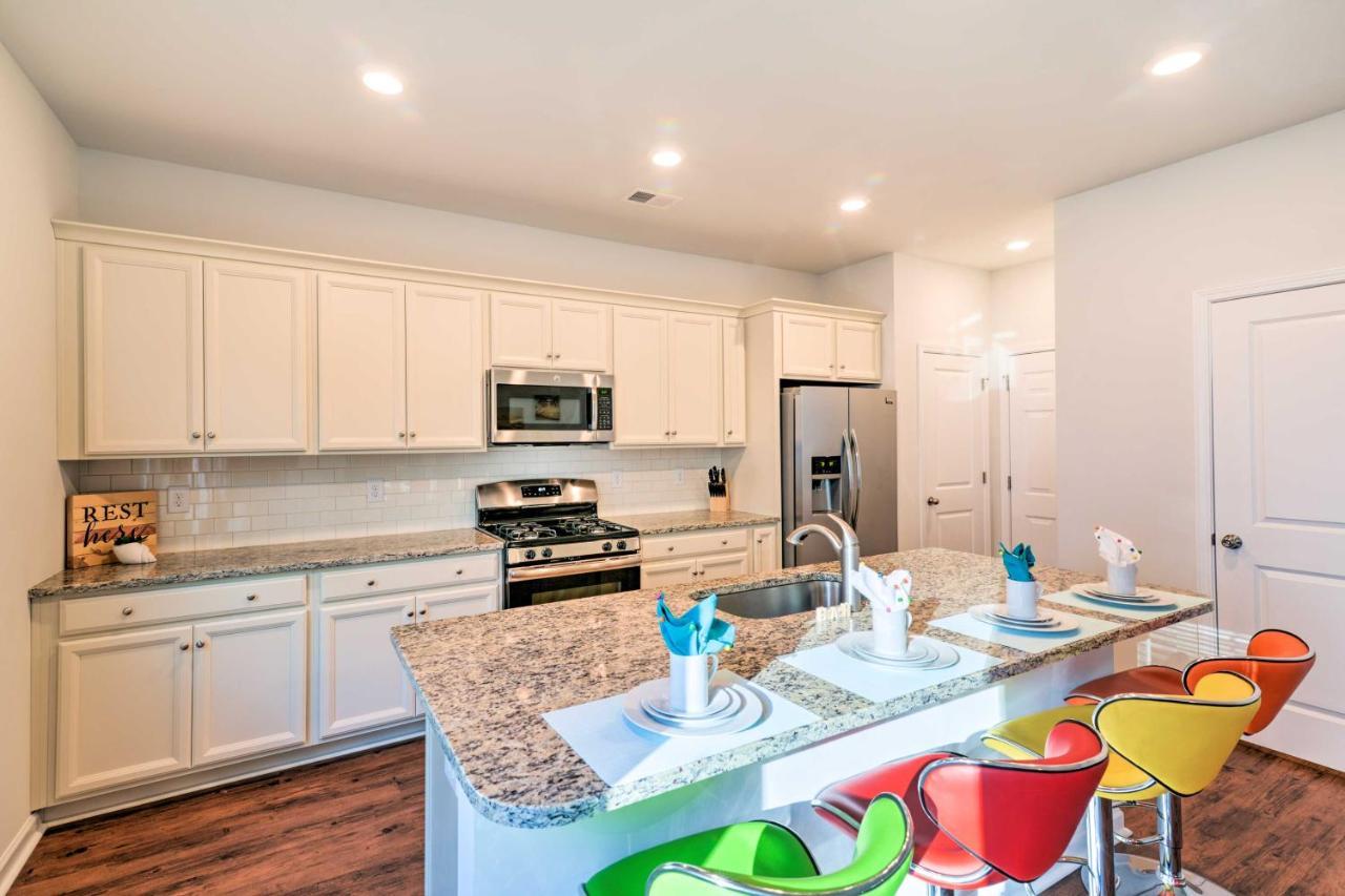 Colorful Myrtle House 2 Mi To Beaches! Holiday home