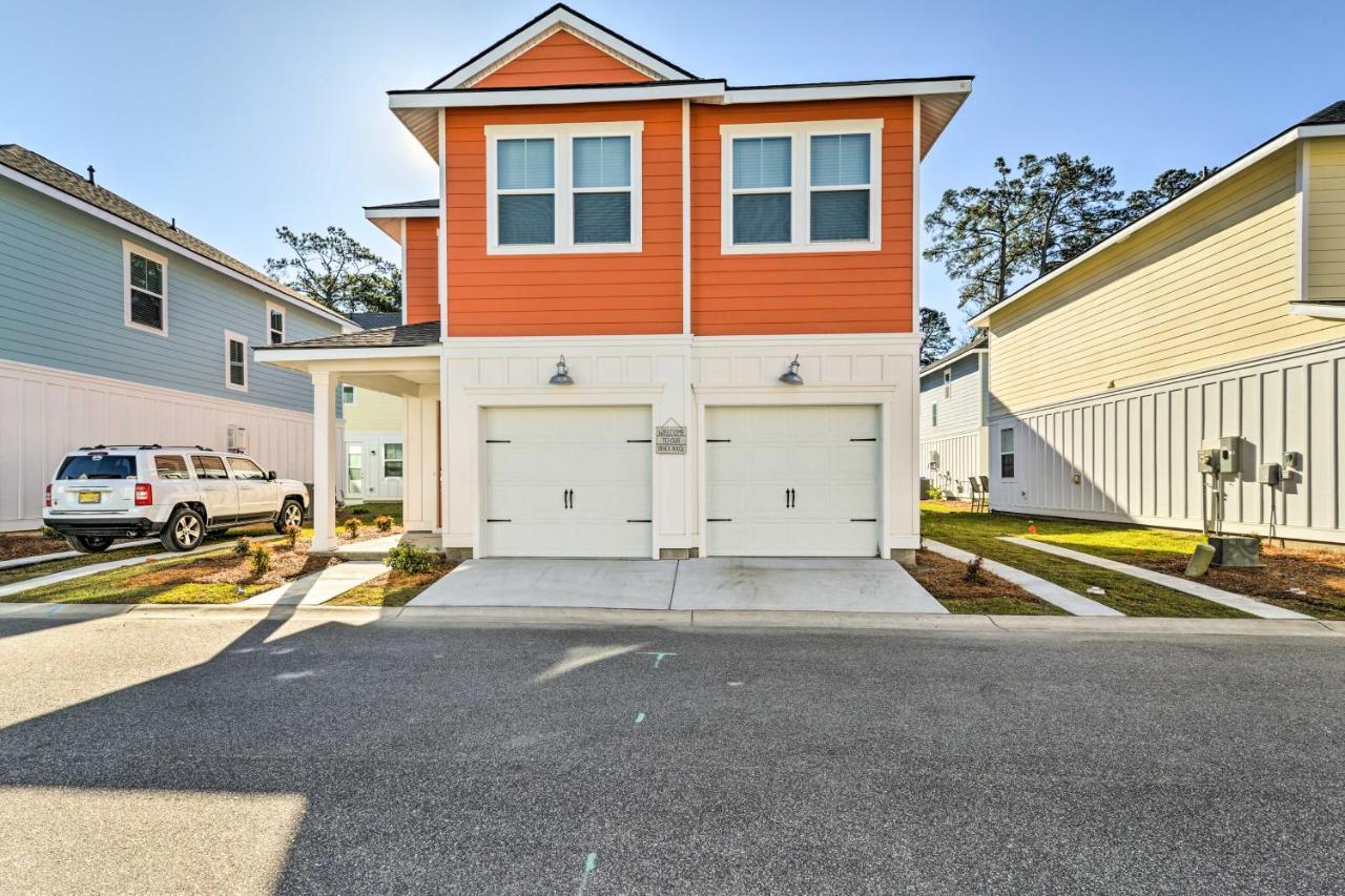 Holiday home Colorful Myrtle House 2 Mi To Beaches!