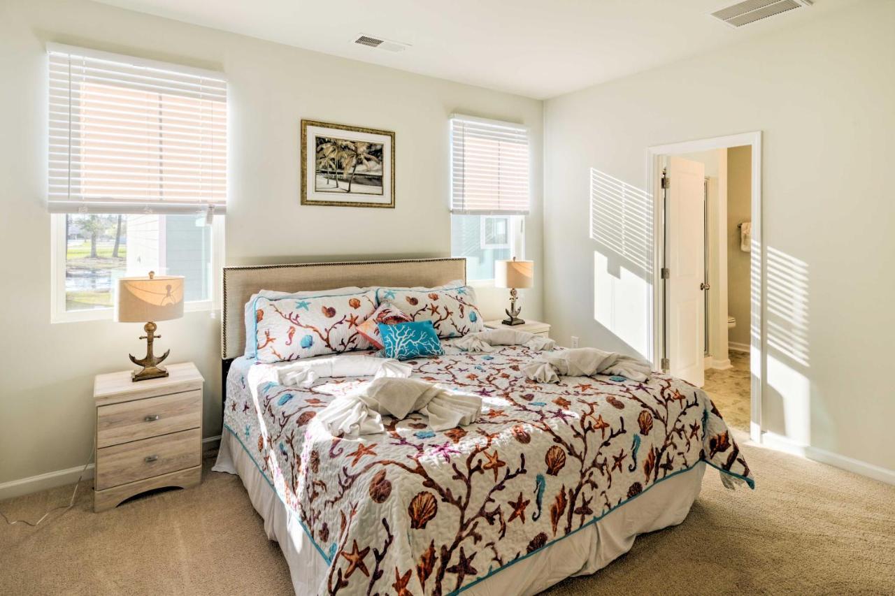 Holiday home Colorful Myrtle House 2 Mi To Beaches!