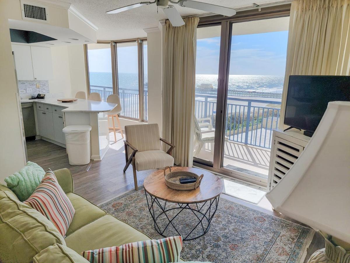 Open And Airy And On The 2 Bedroom, 2 Bath Condo, 706 Brighton *