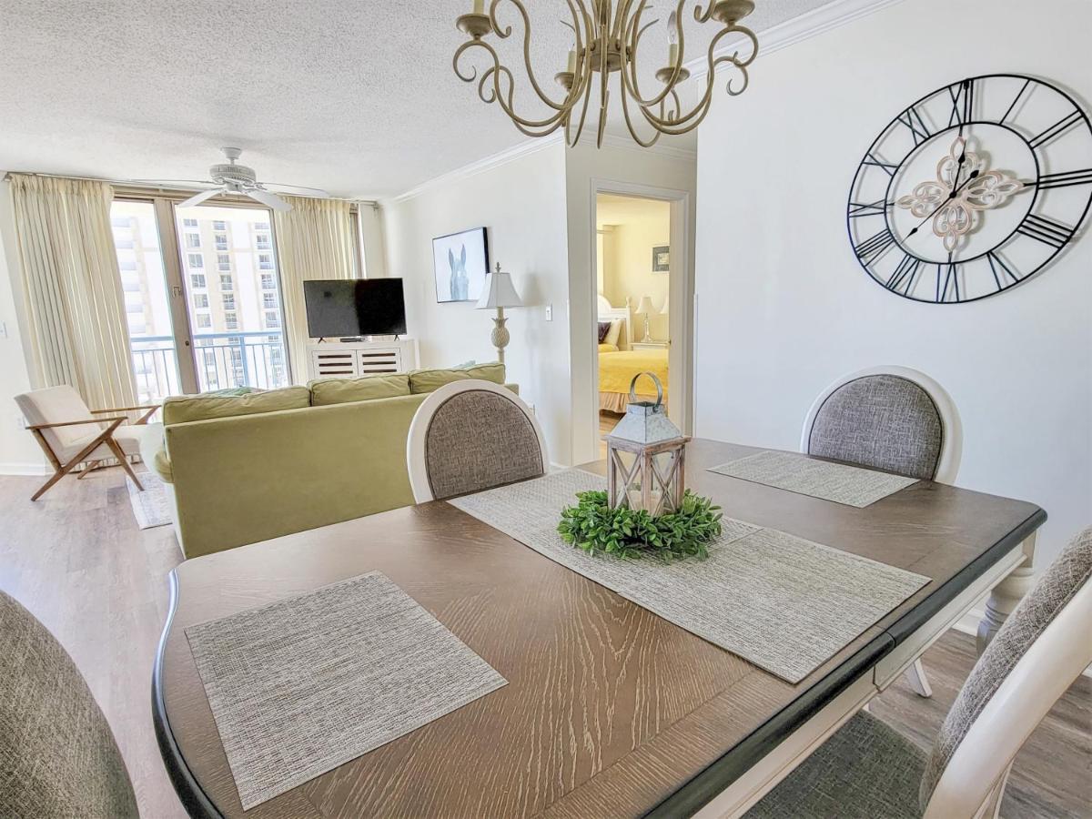 Open And Airy And On The 2 Bedroom, 2 Bath Condo, 706 Brighton Apartment