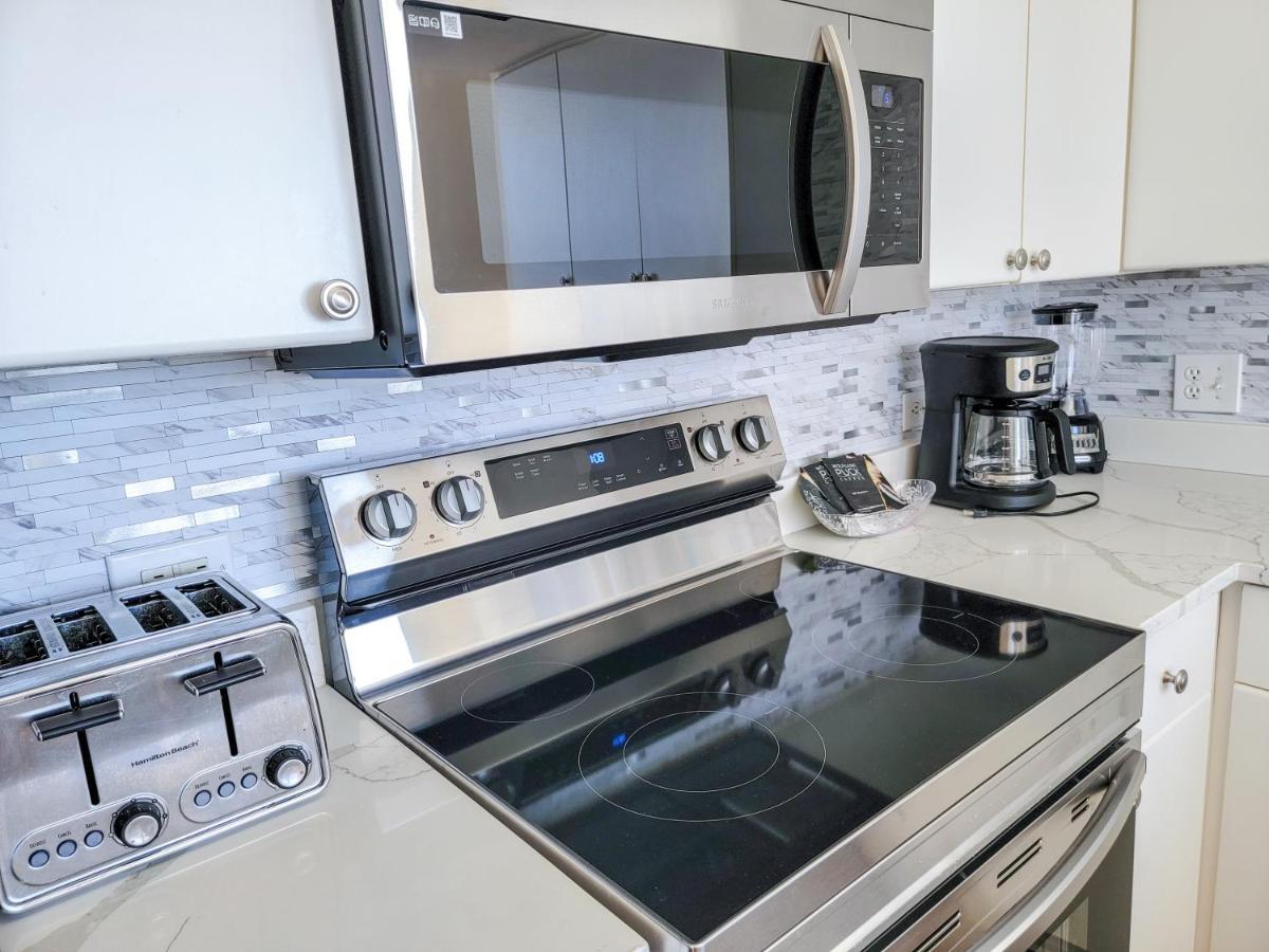Open And Airy And On The 2 Bedroom, 2 Bath Condo, 706 Brighton Apartment *