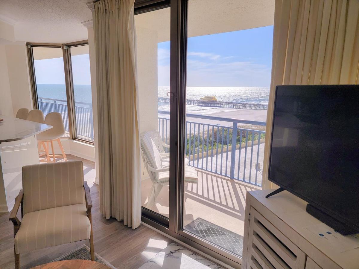 Open And Airy And On The 2 Bedroom, 2 Bath Condo, 706 Brighton Apartment *
