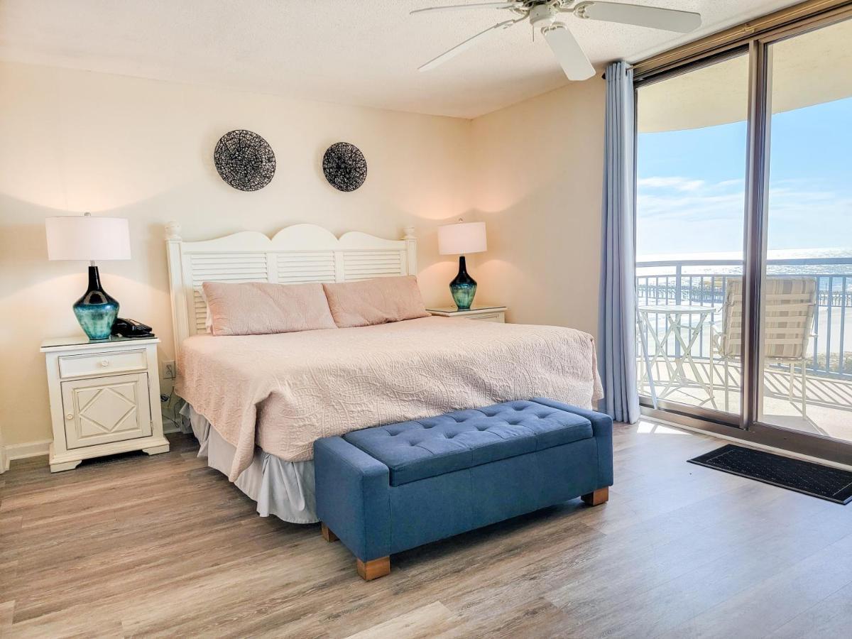 Open And Airy And On The 2 Bedroom, 2 Bath Condo, 706 Brighton Apartment *