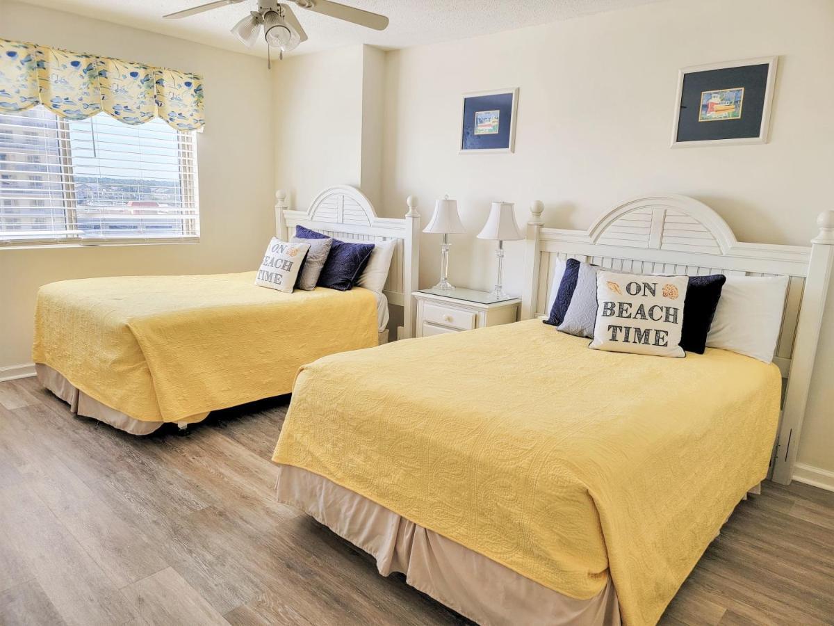 Apartment Open And Airy And On The 2 Bedroom, 2 Bath Condo, 706 Brighton *