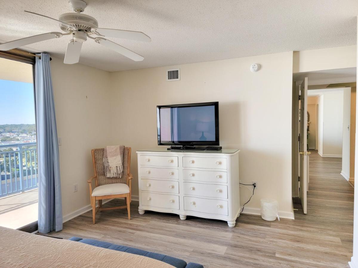 Open And Airy And On The 2 Bedroom, 2 Bath Condo, 706 Brighton * Myrtle Beach