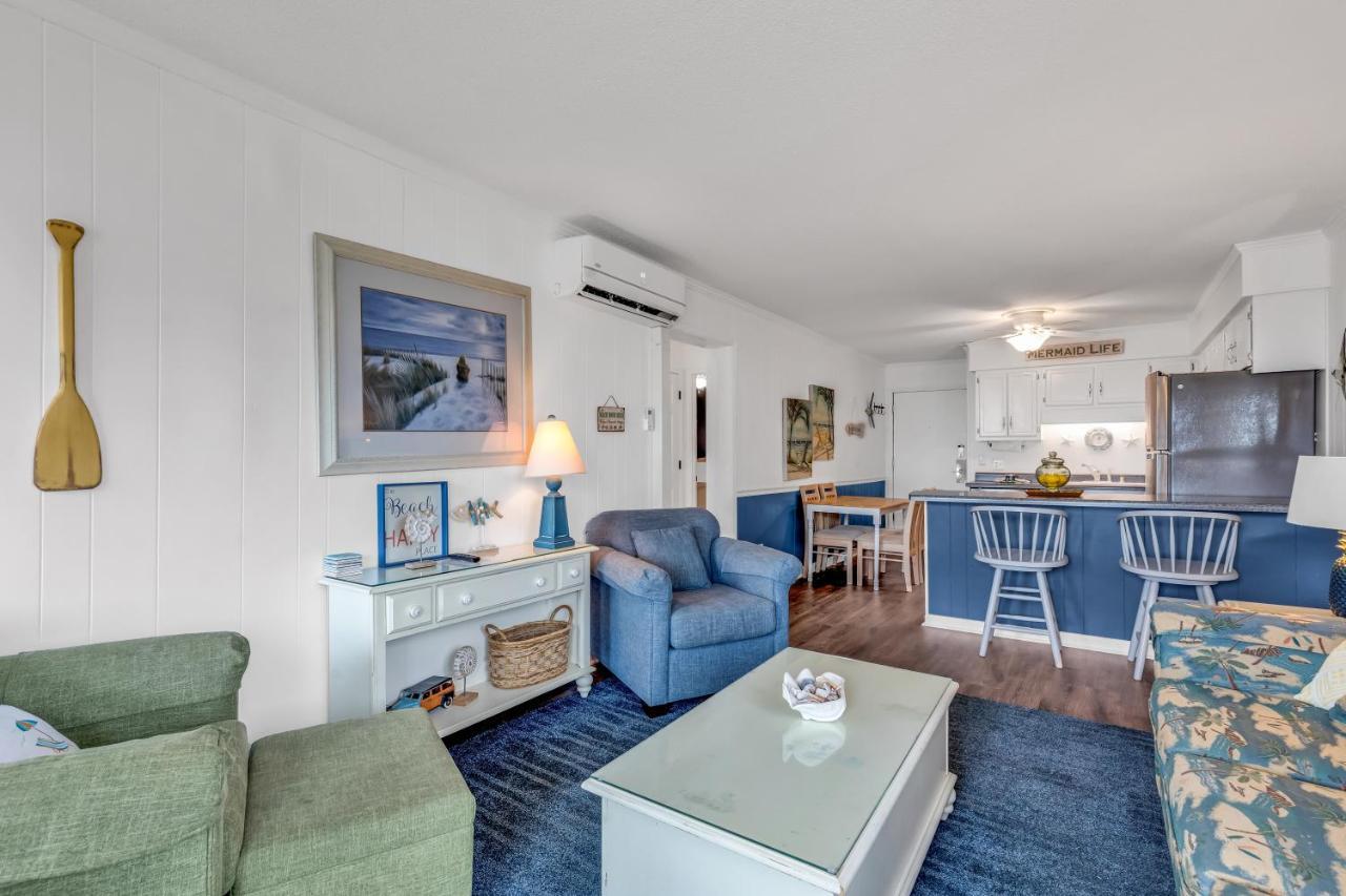 2 Bedroom Ocean Forest Steps Away From Pristine Sandy Beaches Apartment