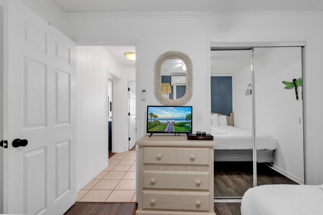 2 Bedroom Ocean Forest Steps Away From Pristine Sandy Beaches Apartment *