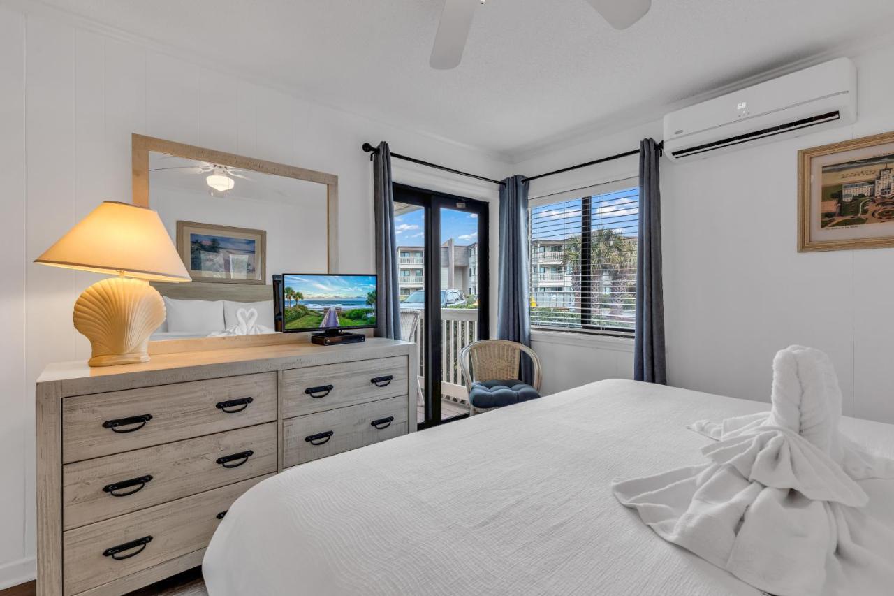 2 Bedroom Ocean Forest Steps Away From Pristine Sandy Beaches *