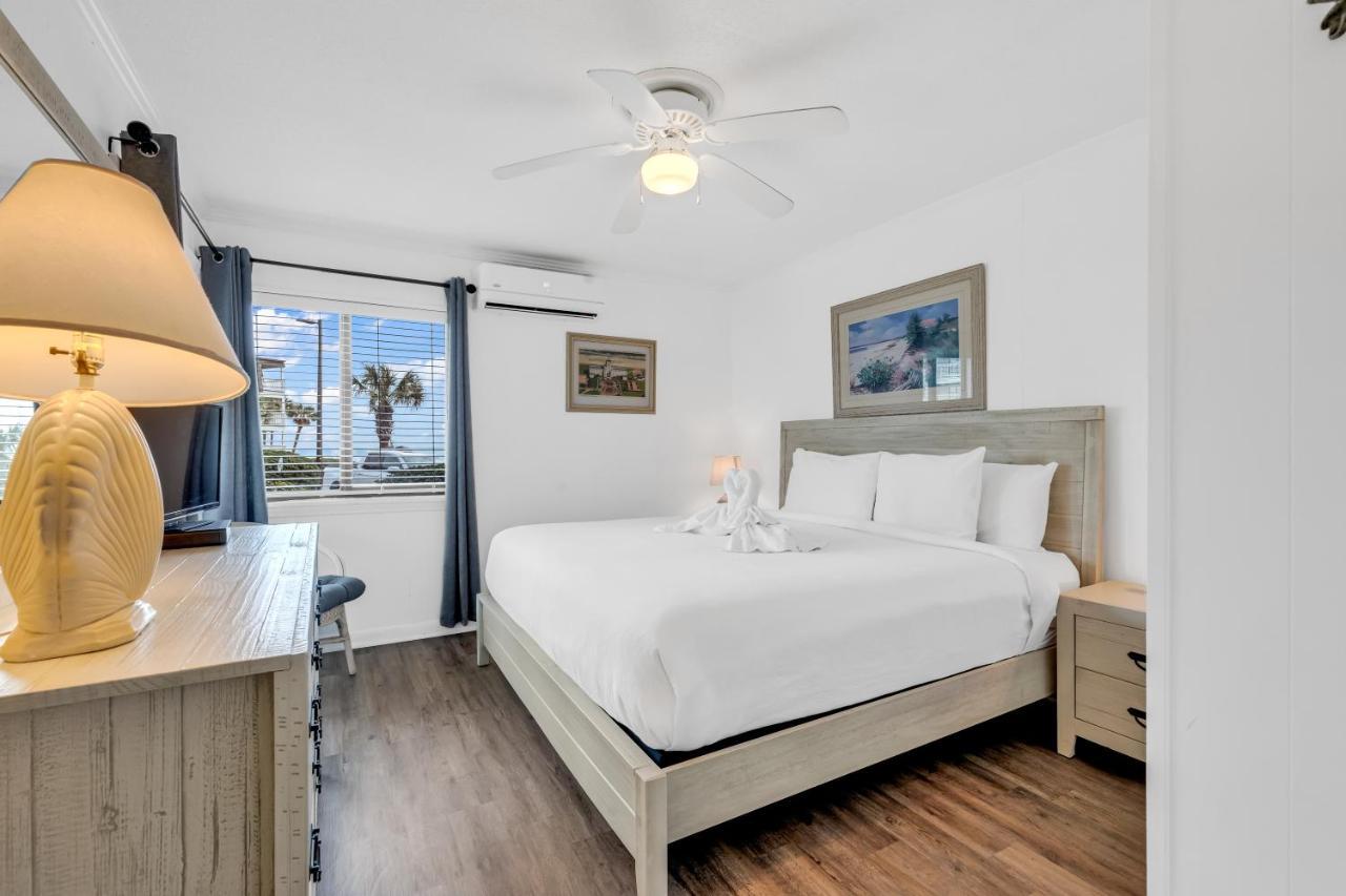 Apartment 2 Bedroom Ocean Forest Steps Away From Pristine Sandy Beaches *